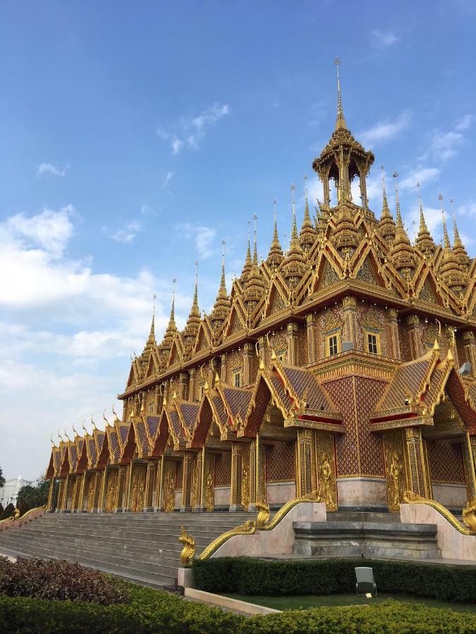 Sunray Guesthouse สุนันท์บ้านพักริมคลอง Uthai Thani Luaran gambar
